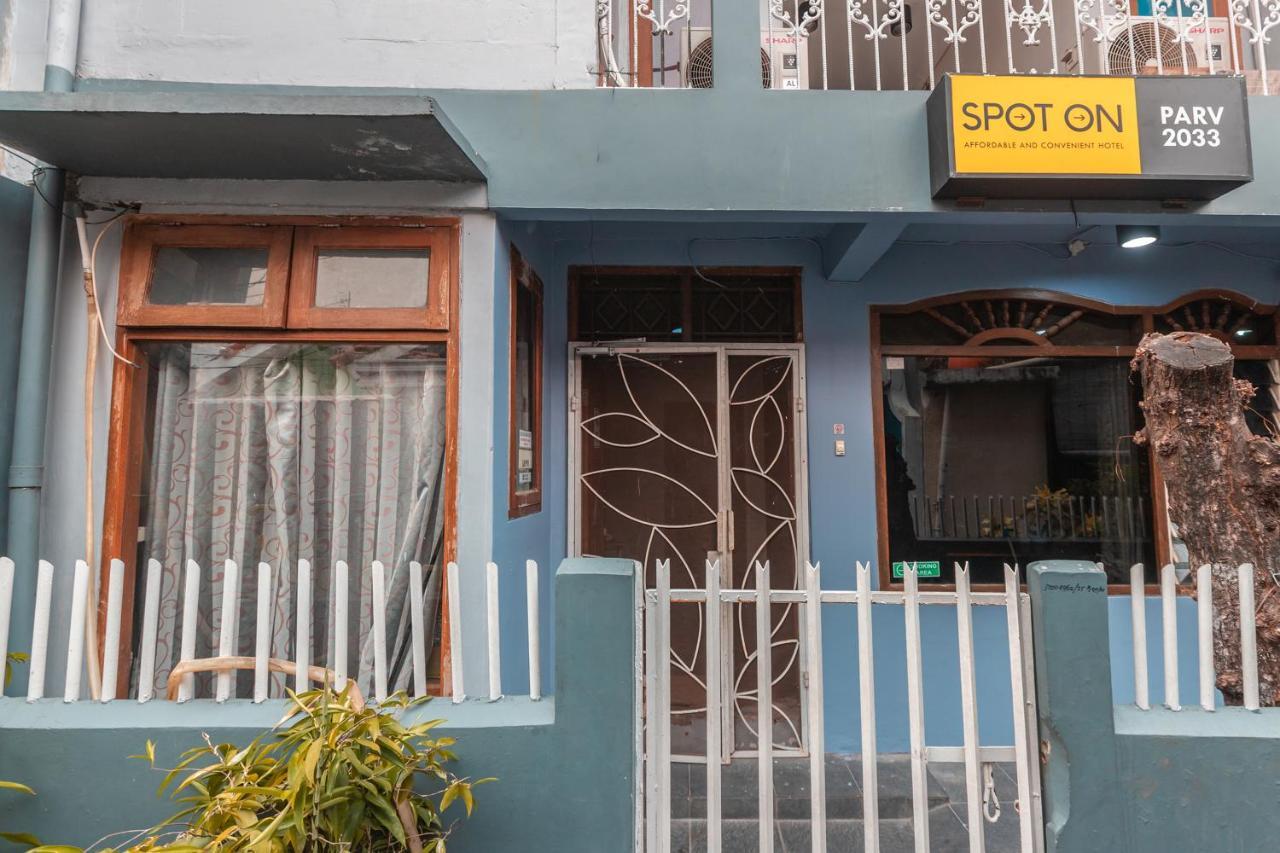 Spot On 2033 Kayumanis Homestay Syariah Jakarta Exteriör bild