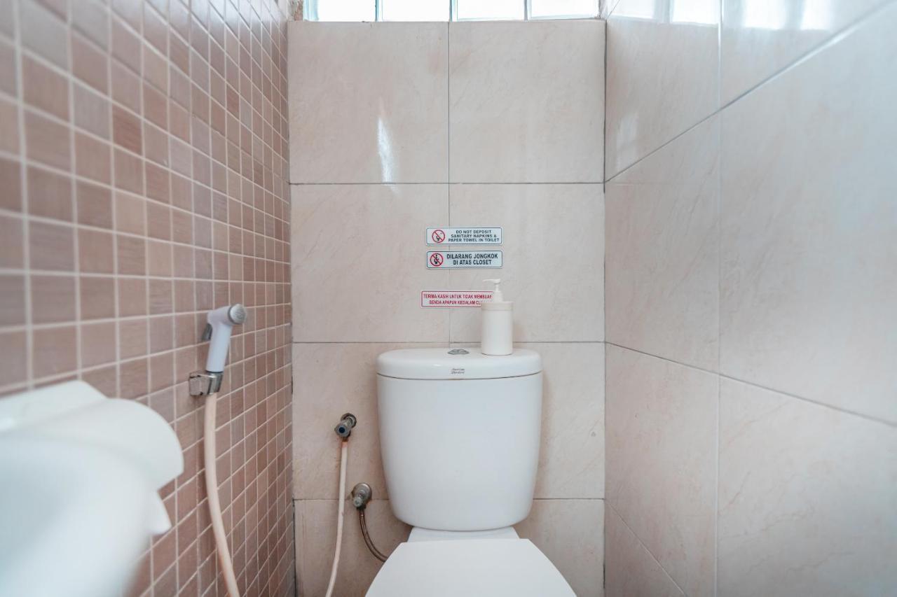 Spot On 2033 Kayumanis Homestay Syariah Jakarta Exteriör bild