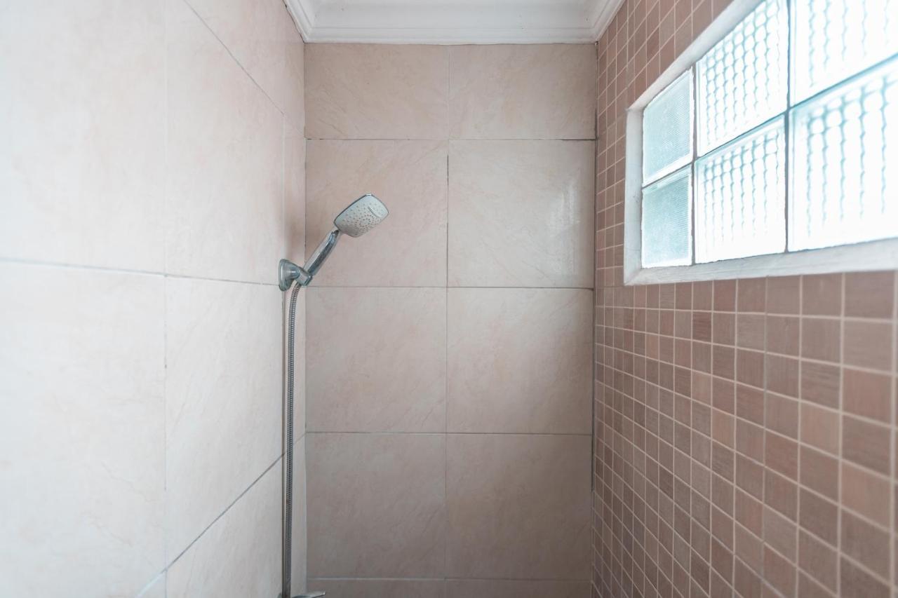 Spot On 2033 Kayumanis Homestay Syariah Jakarta Exteriör bild