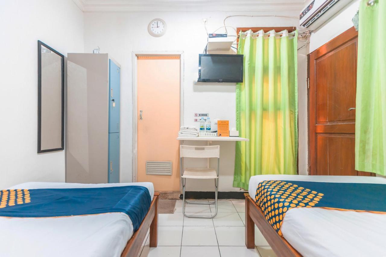 Spot On 2033 Kayumanis Homestay Syariah Jakarta Exteriör bild