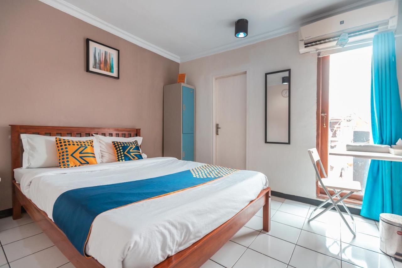 Spot On 2033 Kayumanis Homestay Syariah Jakarta Exteriör bild