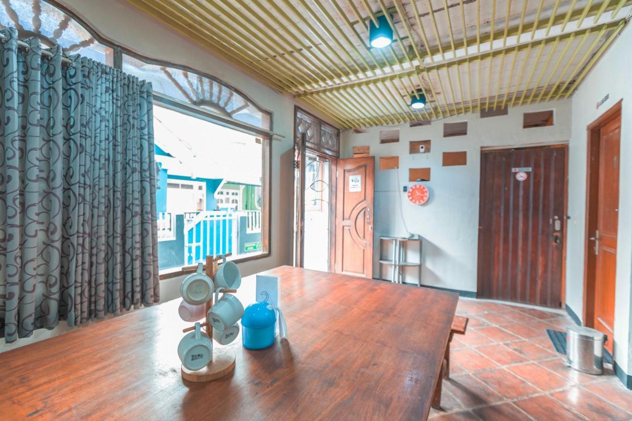 Spot On 2033 Kayumanis Homestay Syariah Jakarta Exteriör bild