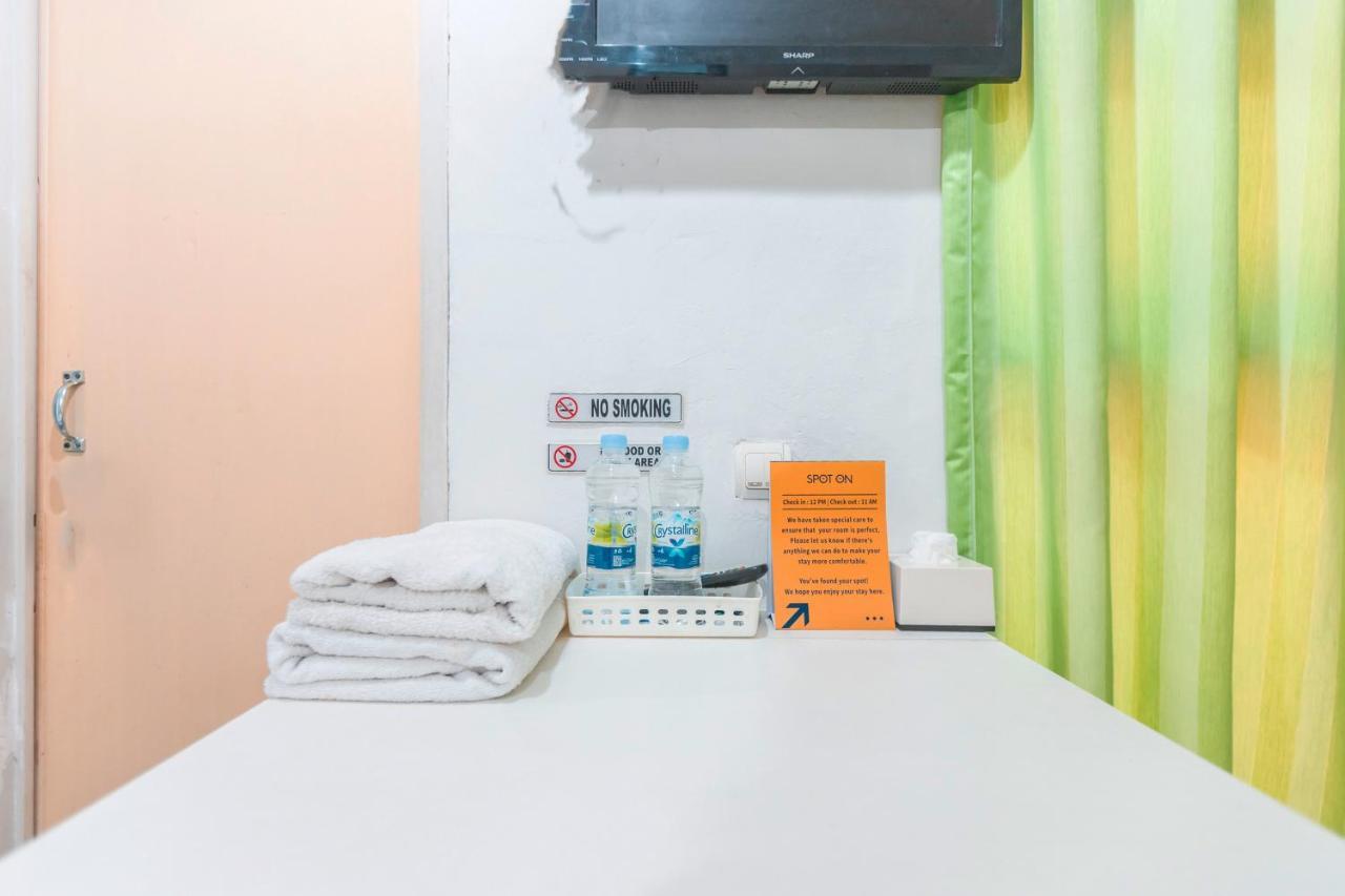 Spot On 2033 Kayumanis Homestay Syariah Jakarta Exteriör bild
