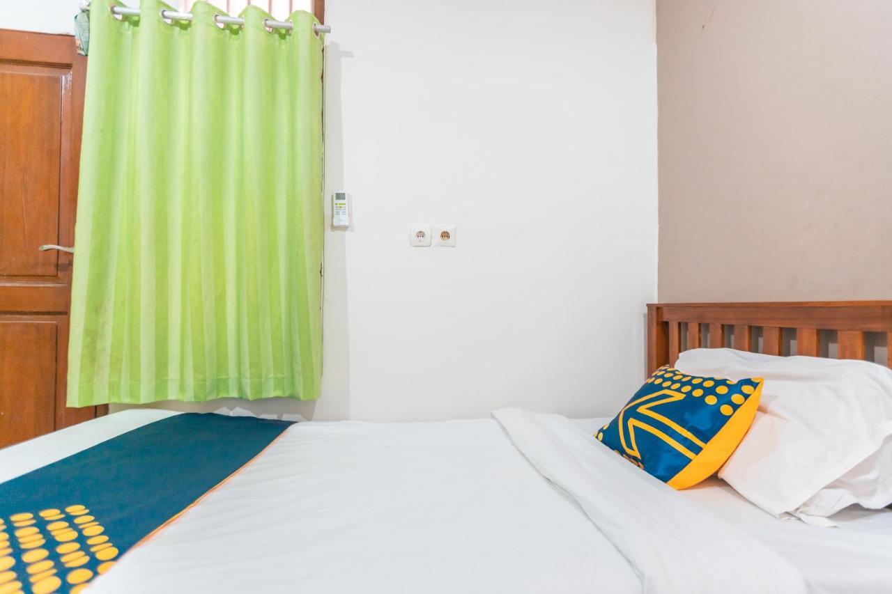 Spot On 2033 Kayumanis Homestay Syariah Jakarta Exteriör bild