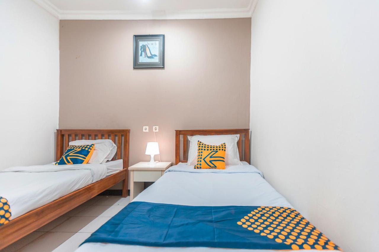 Spot On 2033 Kayumanis Homestay Syariah Jakarta Exteriör bild