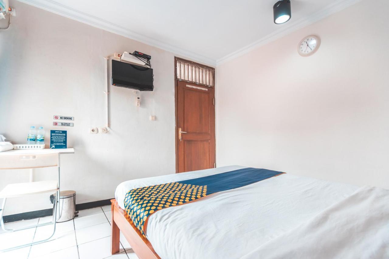 Spot On 2033 Kayumanis Homestay Syariah Jakarta Exteriör bild