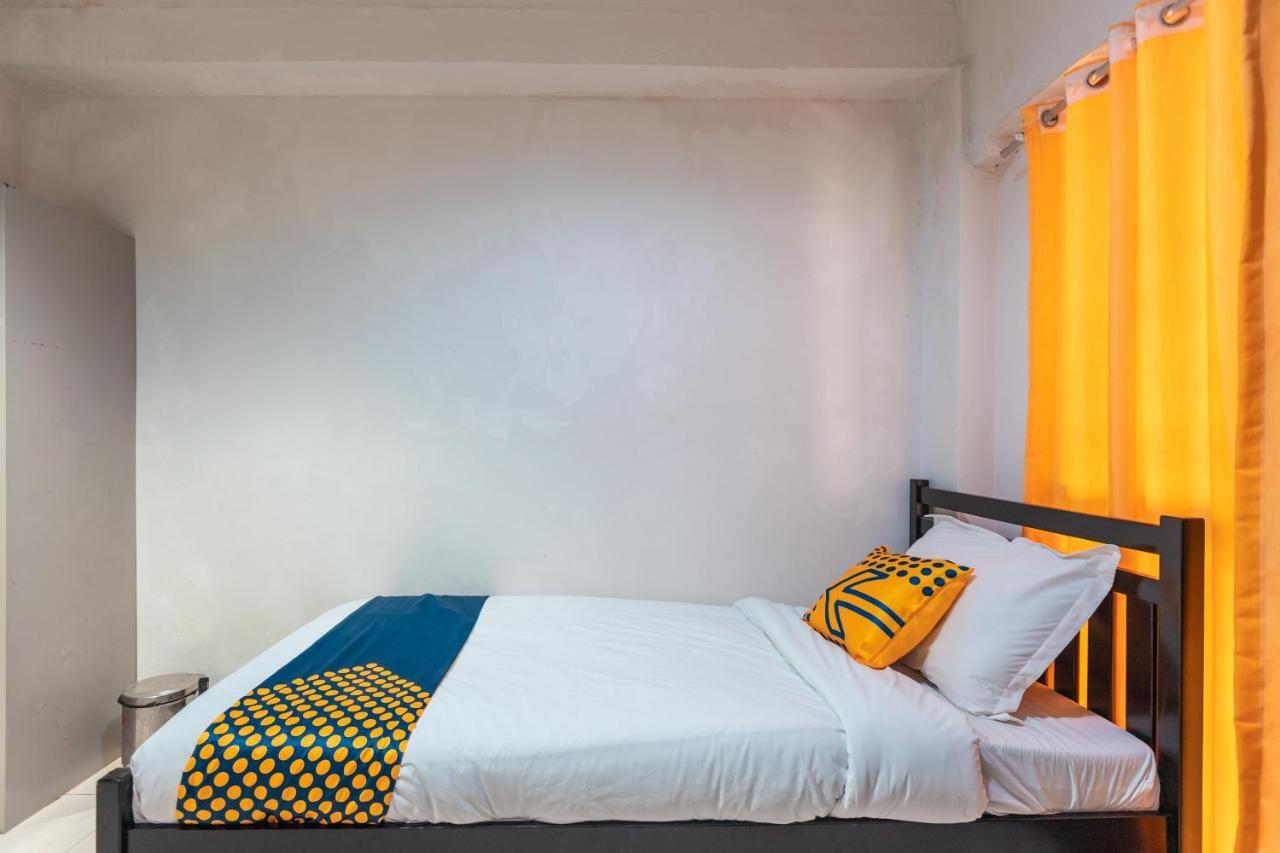 Spot On 2033 Kayumanis Homestay Syariah Jakarta Exteriör bild