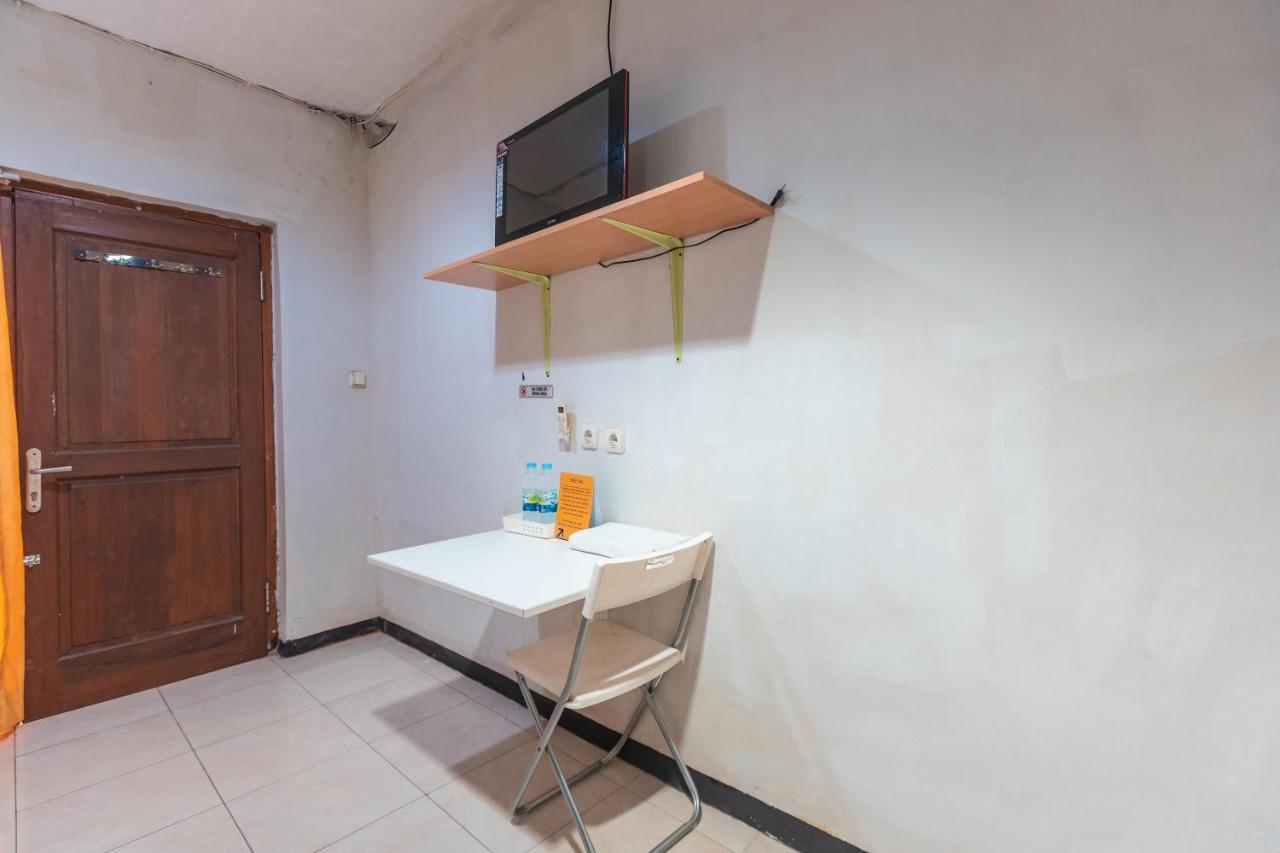 Spot On 2033 Kayumanis Homestay Syariah Jakarta Exteriör bild