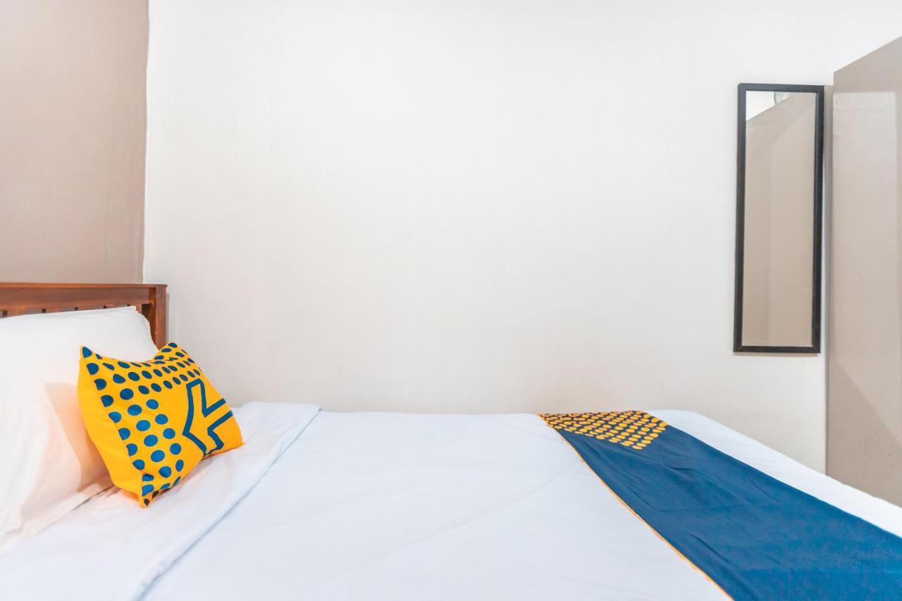 Spot On 2033 Kayumanis Homestay Syariah Jakarta Exteriör bild