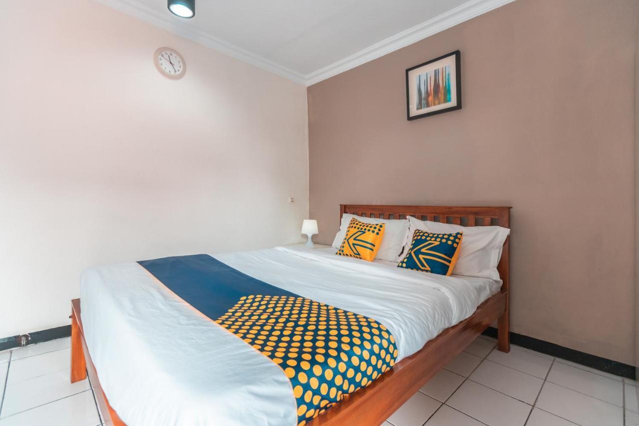 Spot On 2033 Kayumanis Homestay Syariah Jakarta Exteriör bild