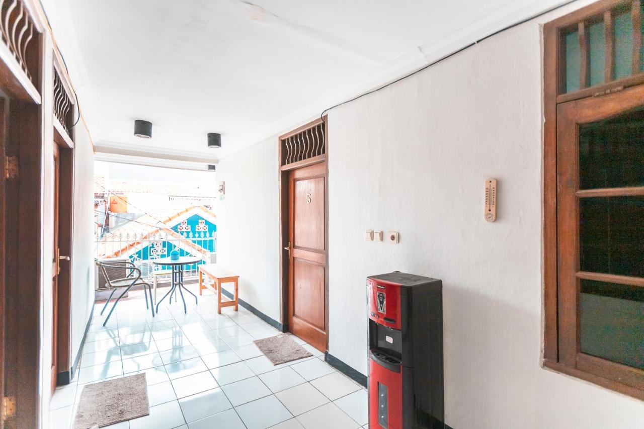Spot On 2033 Kayumanis Homestay Syariah Jakarta Exteriör bild