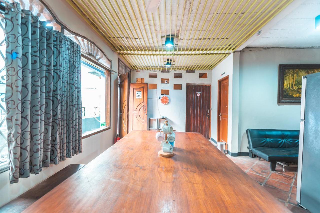 Spot On 2033 Kayumanis Homestay Syariah Jakarta Exteriör bild