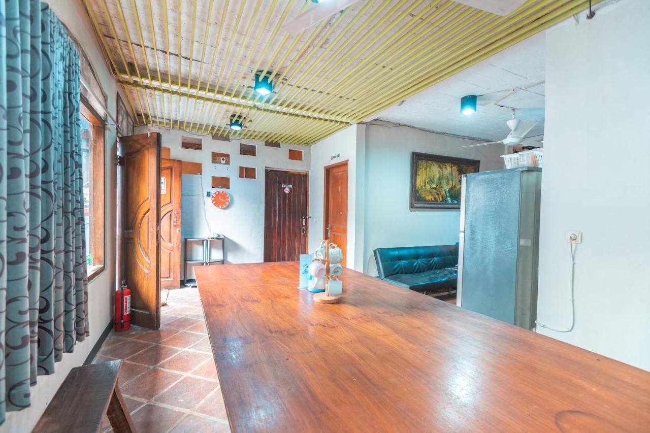 Spot On 2033 Kayumanis Homestay Syariah Jakarta Exteriör bild